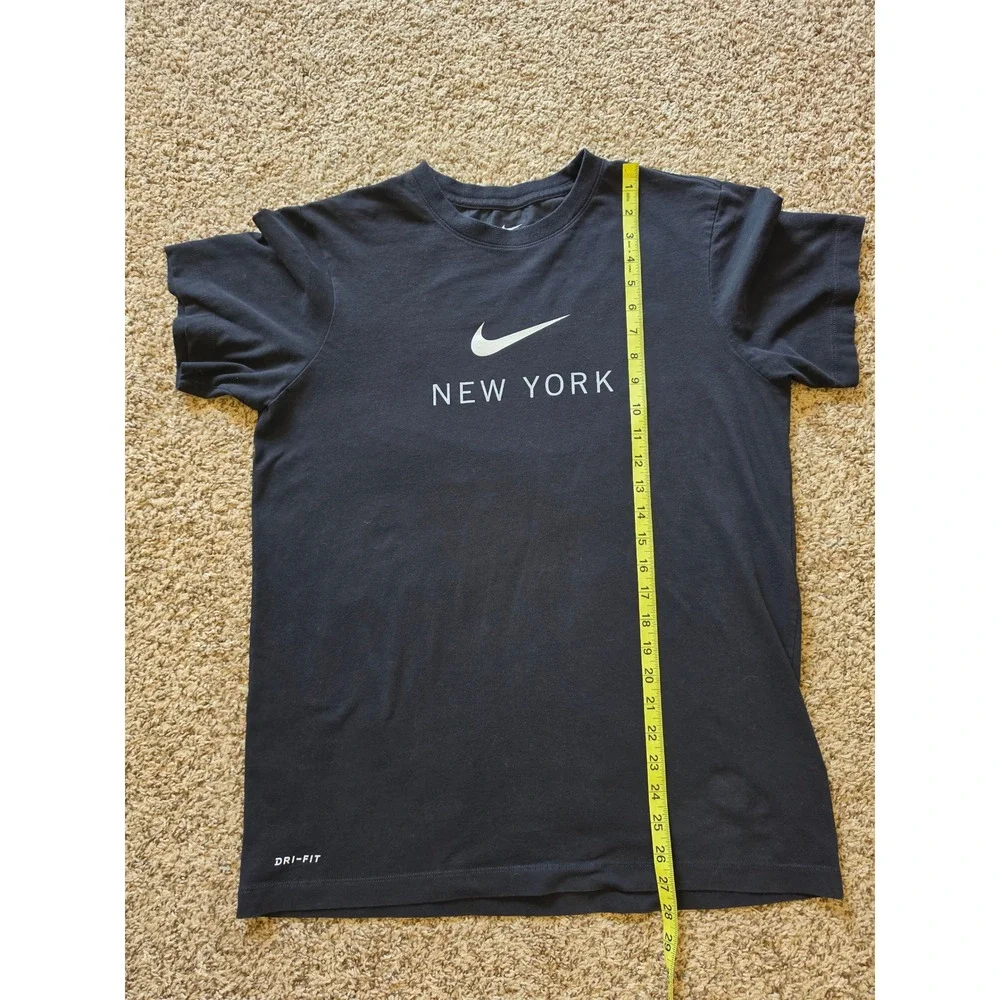 Nike Dri-FIT New York Graphic‎ T-Shirt Mens Medium Black Swoosh Short Sleeve Tee